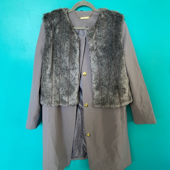 Fur Coat - Picture 5 of 5